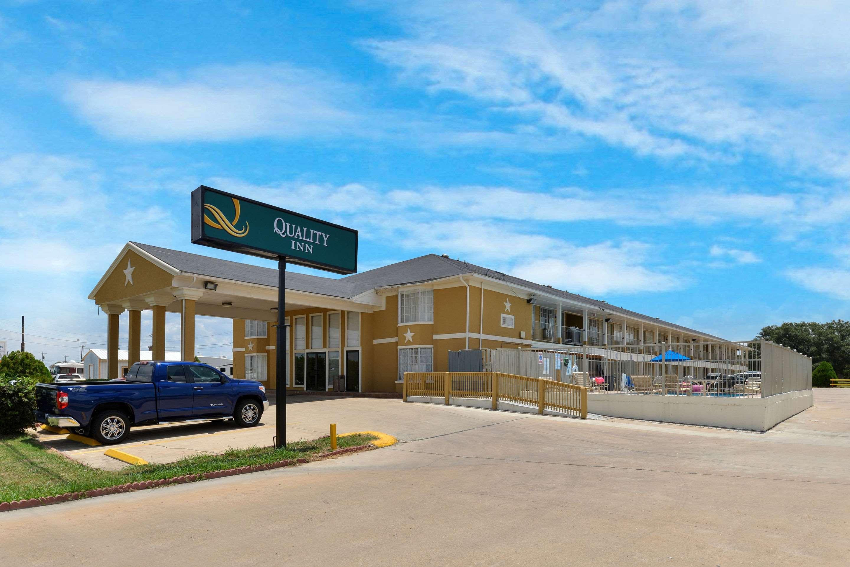 Gonzales Quality Inn מראה חיצוני תמונה