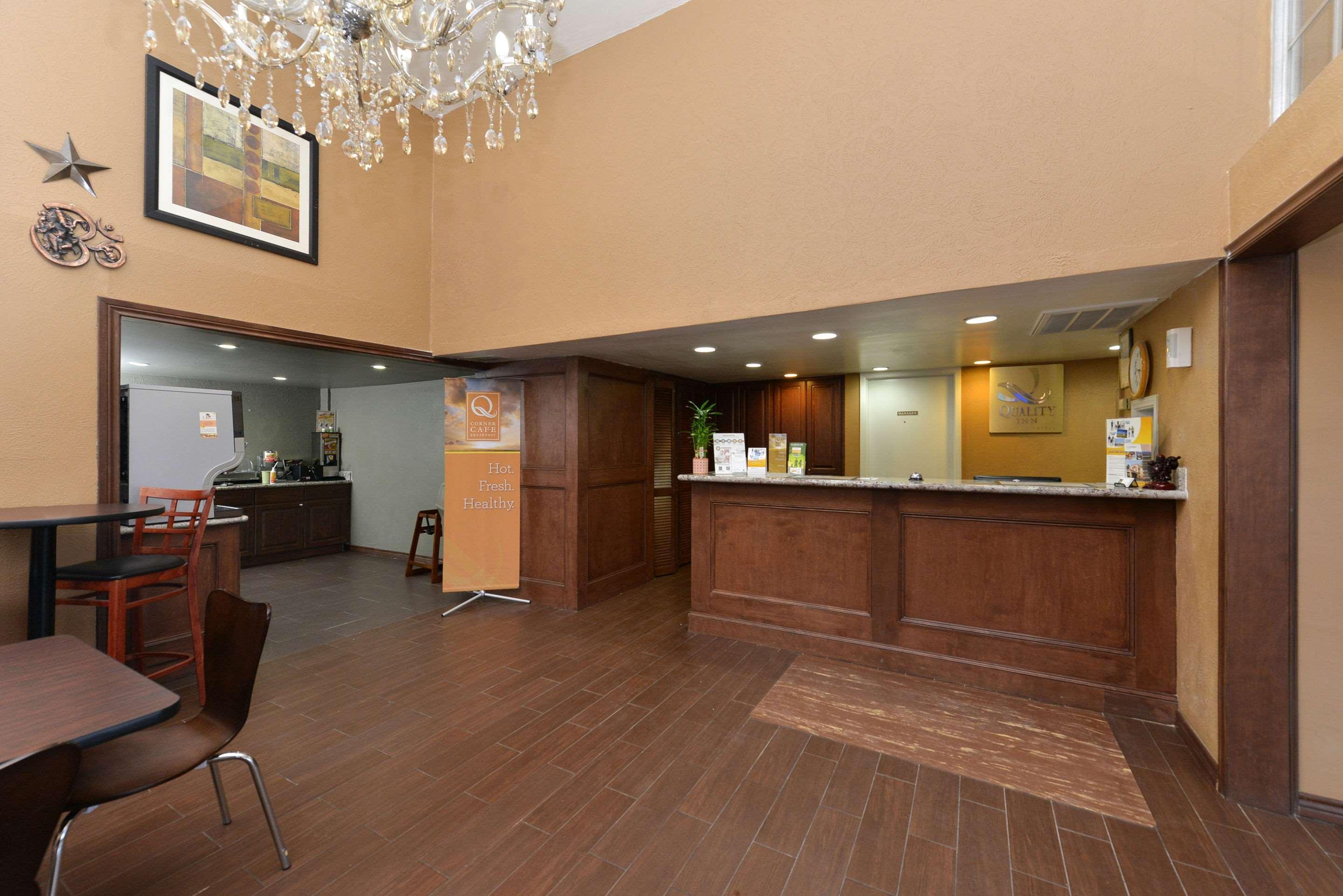 Gonzales Quality Inn מראה חיצוני תמונה