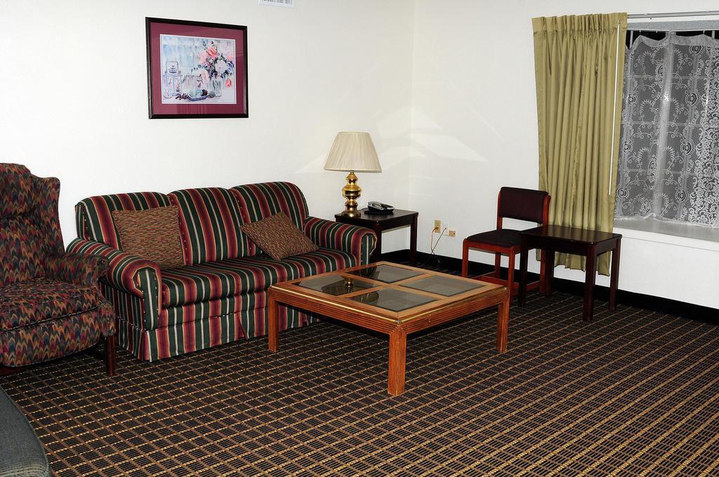 Gonzales Quality Inn מראה חיצוני תמונה